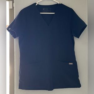 Figs Casma Navy Three Pocket Scrub Top - Medium